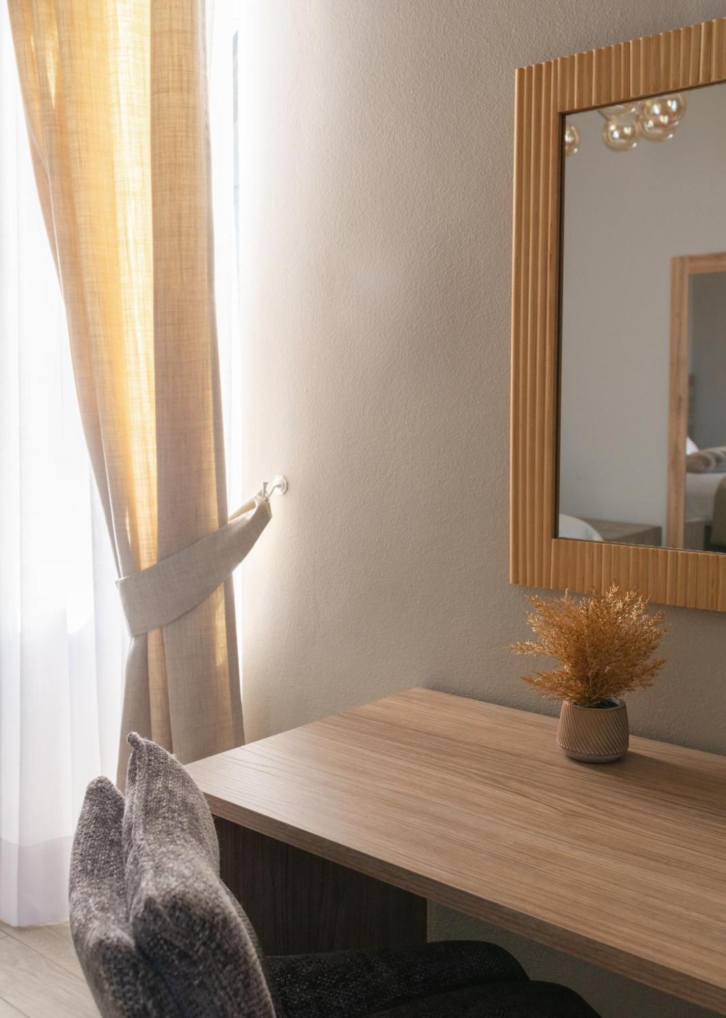 Charming Moment Di Villa Porta - La Vigna Luino Exterior photo